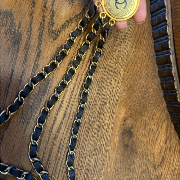 Chanel Black and Gold Chain Accessory display picture 1